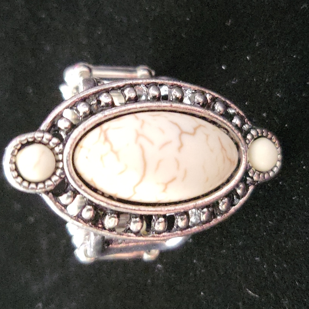 Paparazzi crackle stone white adjustable ring